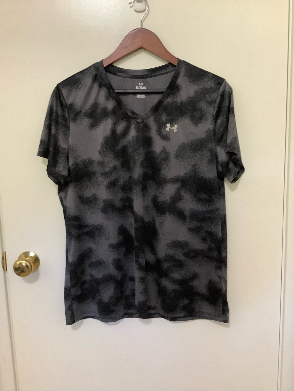 Under Armour Women’s V‑Neck UA Tech